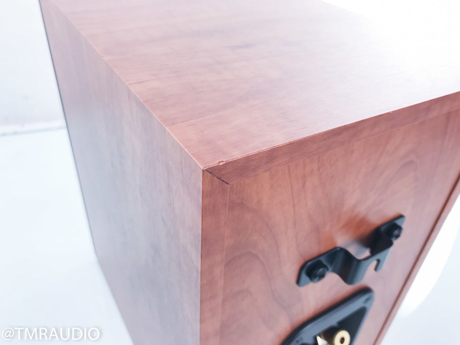 B&W 685 Bookshelf Speakers