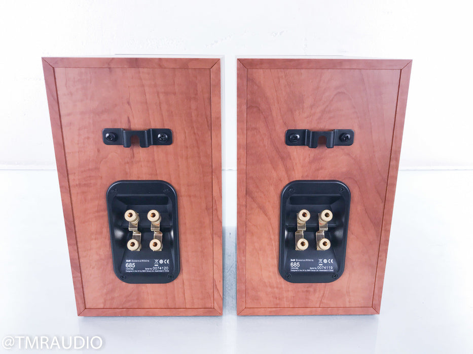 B&W 685 Bookshelf Speakers