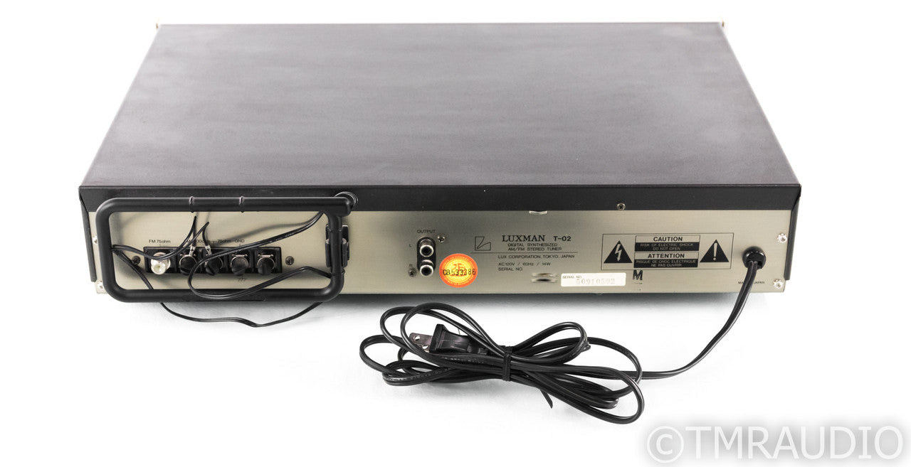 Luxman T-02 Vintage Digital AM / FM Tuner; T 02