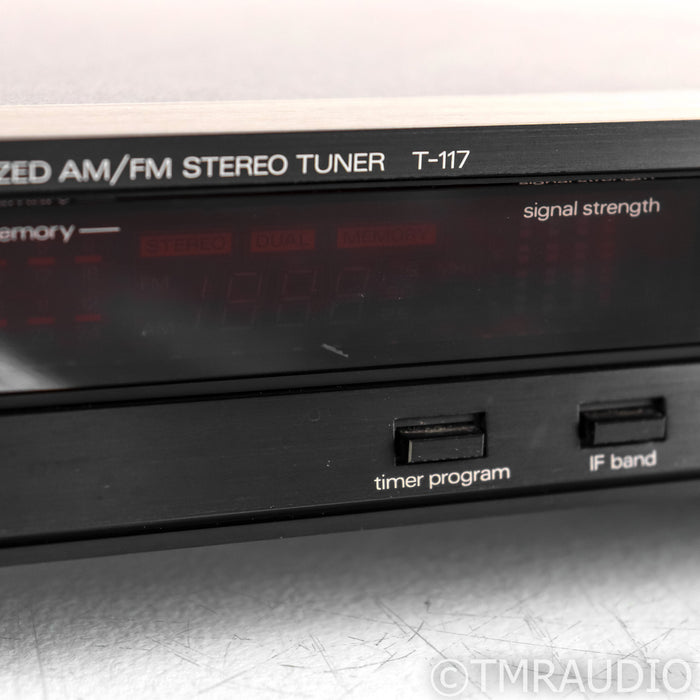 Luxman T-117 Vintage AM / FM Tuner; T117