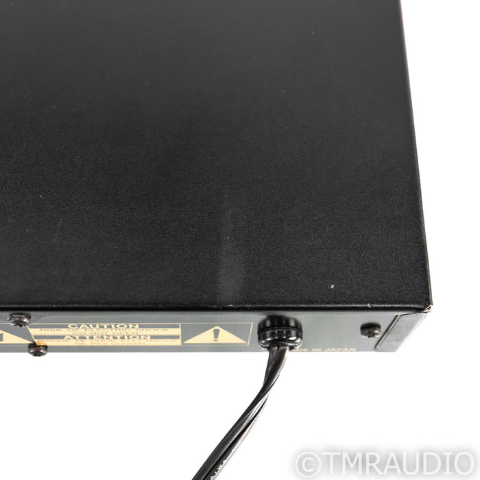 Luxman T-117 Vintage AM / FM Tuner; T117