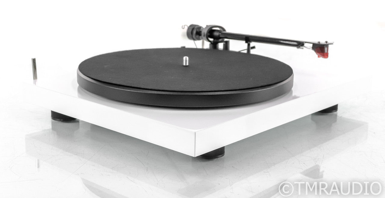 Pro-Ject Debut Carbon DC Turntable; White; Ortofon 2M Red Cartridge