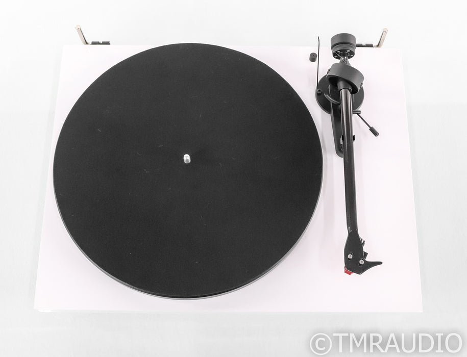 Pro-Ject Debut Carbon DC Turntable; White; Ortofon 2M Red Cartridge
