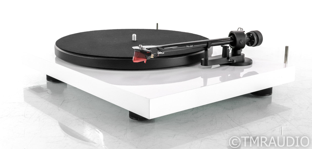 Pro-Ject Debut Carbon DC Turntable; White; Ortofon 2M Red Cartridge