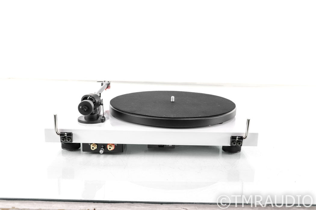Pro-Ject Debut Carbon DC Turntable; White; Ortofon 2M Red Cartridge