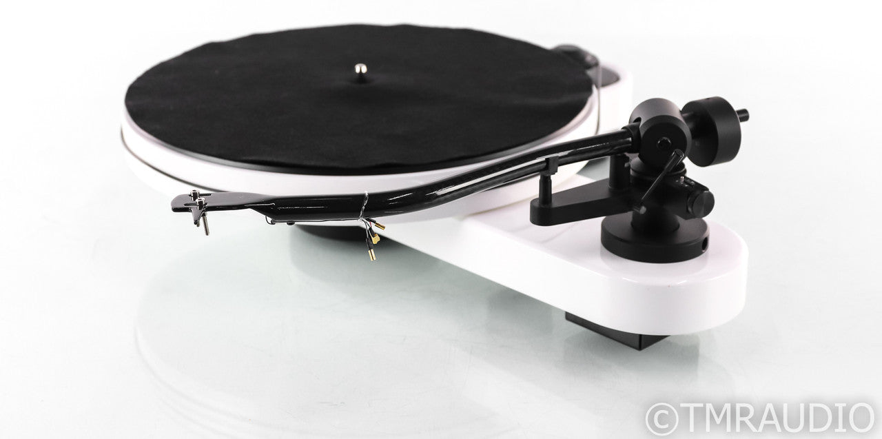 Pro-ject RPM 3 Carbon Turntable; RM3; White (No Cartridge)