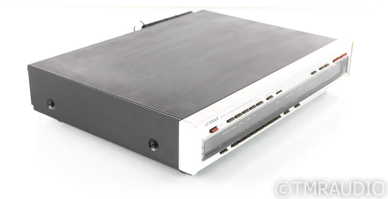 Luxman T-02 Vintage Digital AM / FM Tuner; T 02