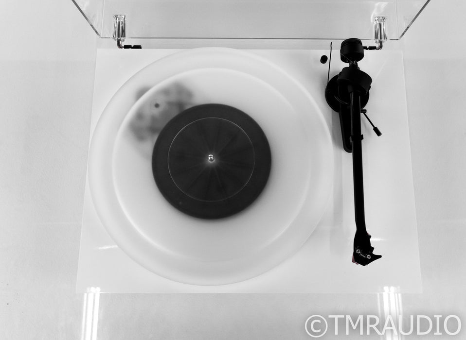 Pro-Ject Debut Carbon Belt Drive Turntable; Ortofon 2M Red Cartridge
