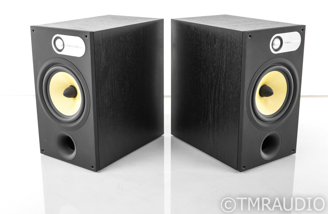 B&W 685 Bookshelf Speakers