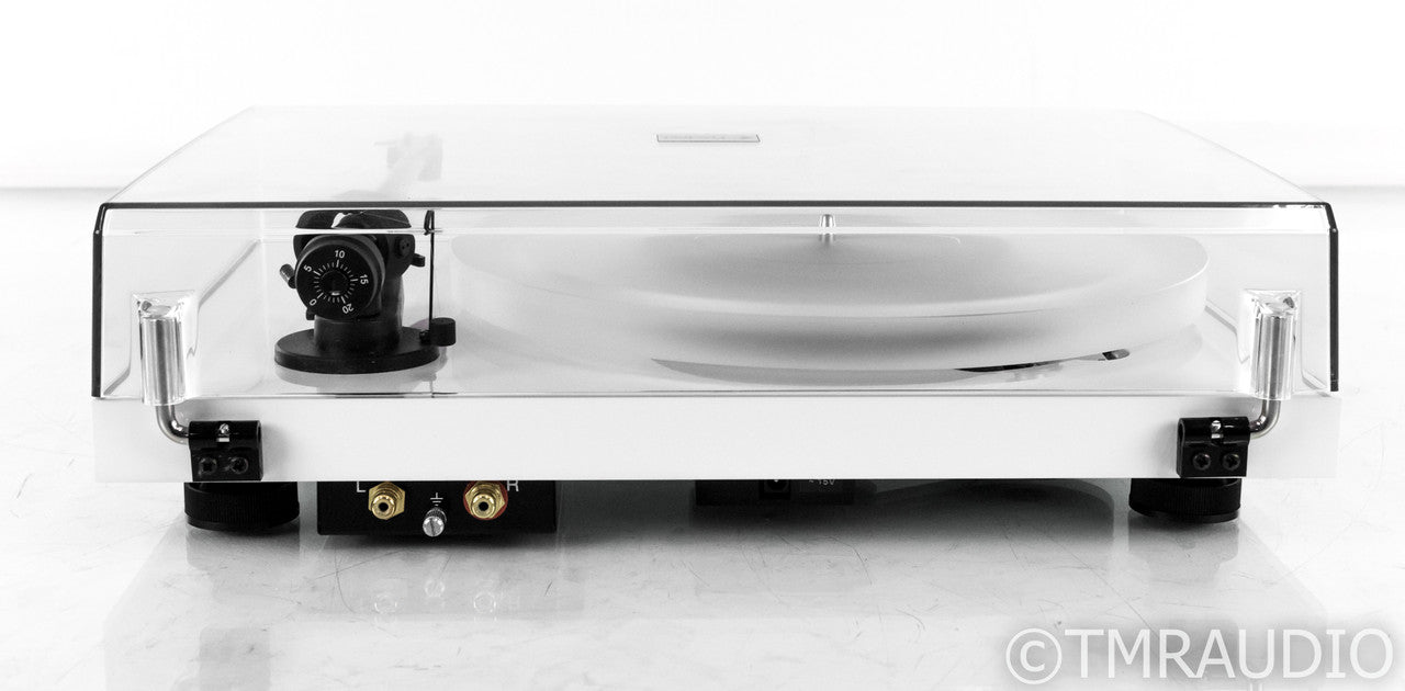 Pro-Ject Debut Carbon Belt Drive Turntable; Ortofon 2M Red Cartridge