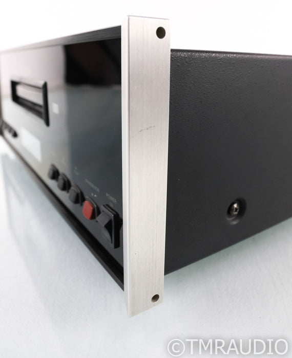 McIntosh MCD205 5-Disc CD Player / Changer