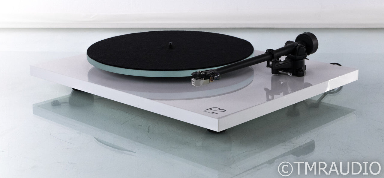 Rega P2 Belt Drive Turntable; Planar 2; Rega Carbon MM Cartridge