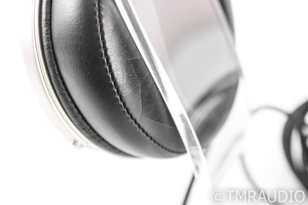 Denon AH-D7000 Closed Back Headphones; AHD7000