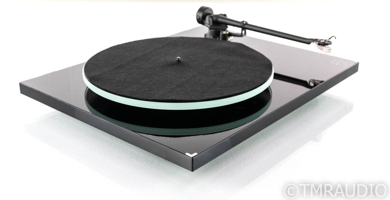 Rega Planar 2 Turntable; RB 220 Tonearm; P2; Rega Carbon MM Cartridge
