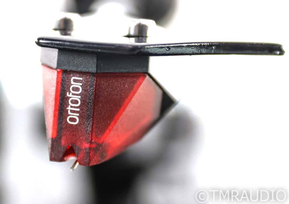Pro-Ject Debut Carbon DC Belt Drive Turntable; Black; Ortofon 2M Red Cartridge