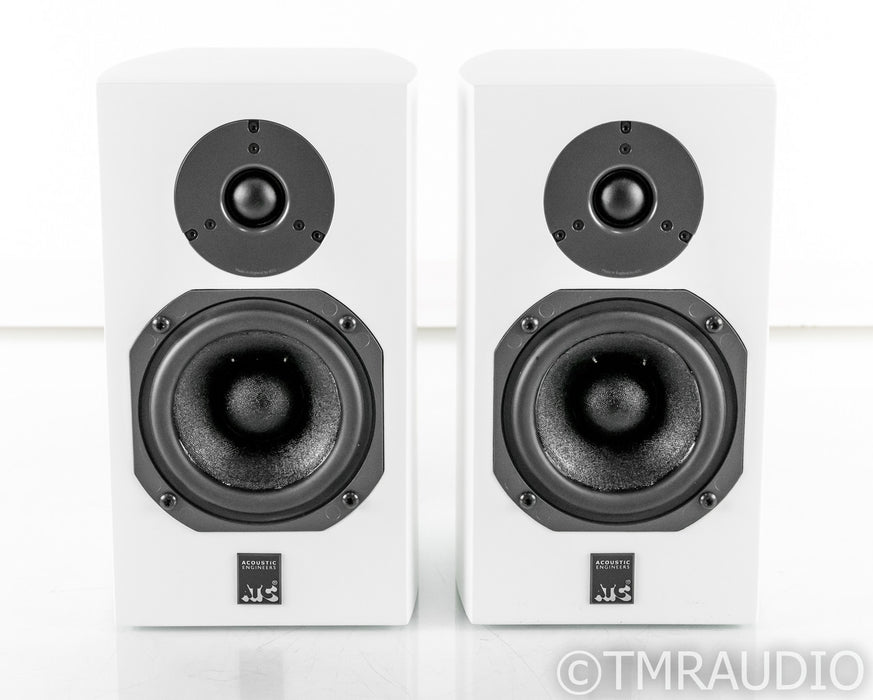 ATC SCM7 v.3 Bookshelf Speakers; SCM-7 V3; Satin White Pair