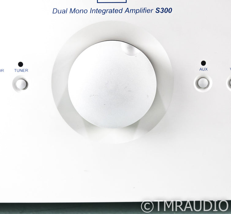 NAD S300 Dual Mono Integrated Amplifier; S-300