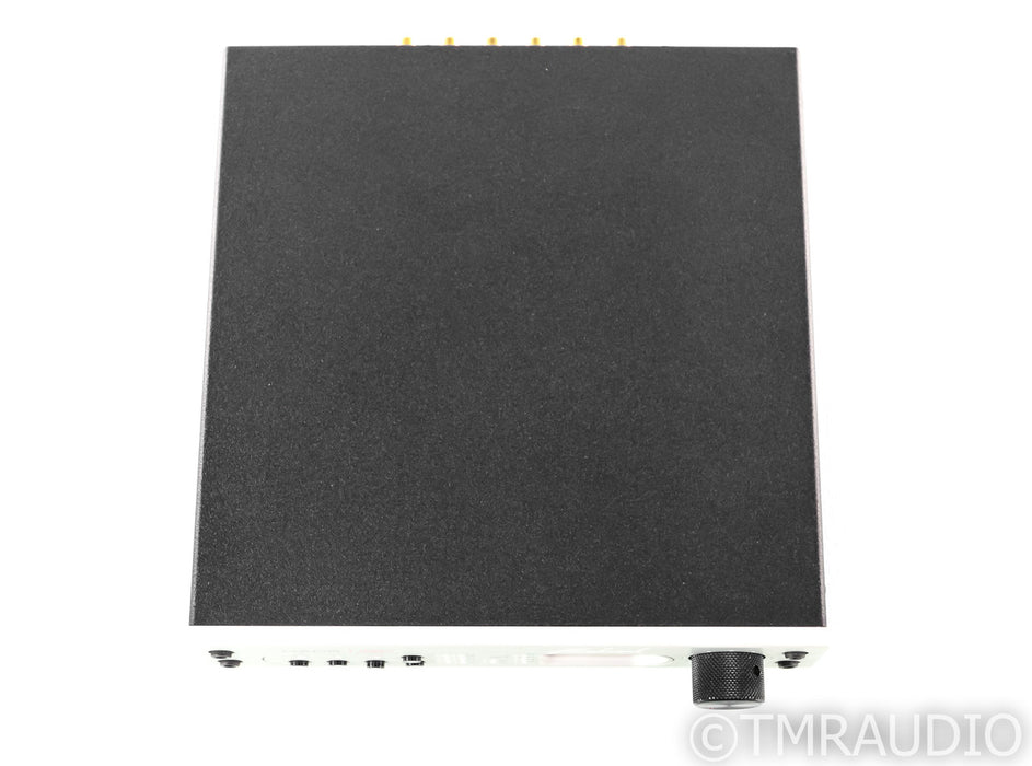 Benchmark DAC2 HGC DAC / Headphone Amplifier / Preamplifier; D/A Converter
