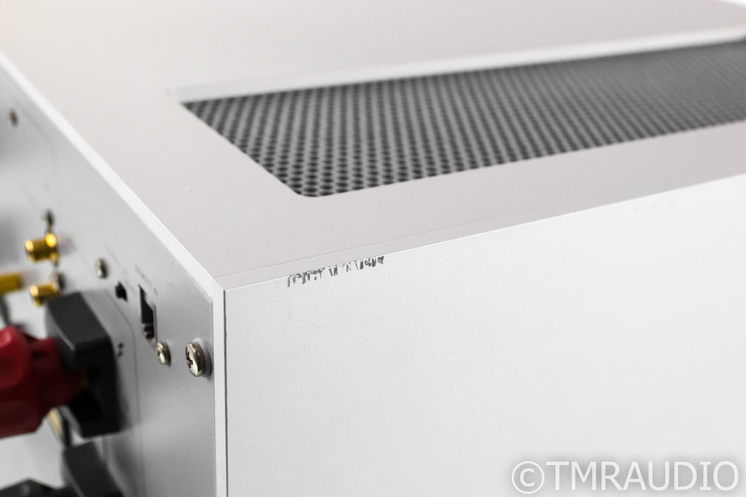 Luxman M-600A Stereo Power Amplifier; M600A; Silver