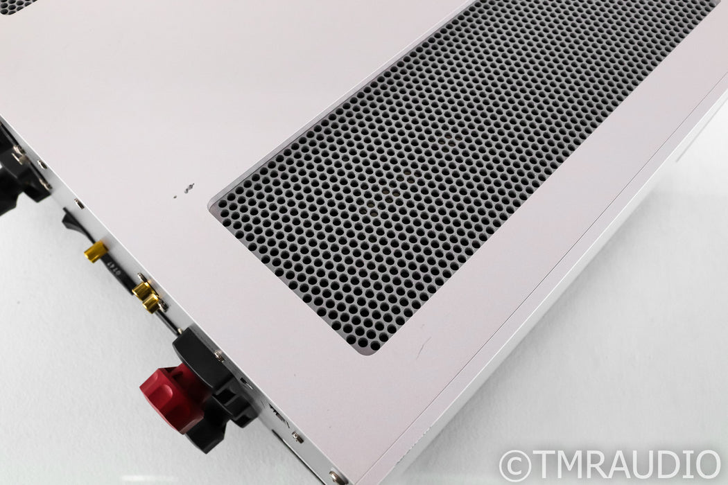 Luxman M-600A Stereo Power Amplifier; M600A; Silver