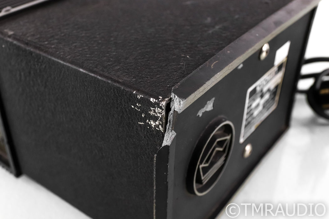 Crown D 150 Stereo Power Amplifier; Silver