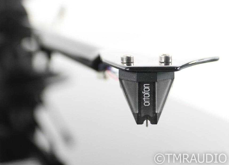 Pro-Ject 1-Xpression Carbon Classic Turntable; Ortofon 2M Silver MM Cartridge
