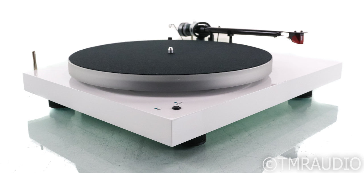 Pro-Ject Debut Carbon Esprit SB Belt-Drive Turntable; Ortofon 2m Red Cartridge