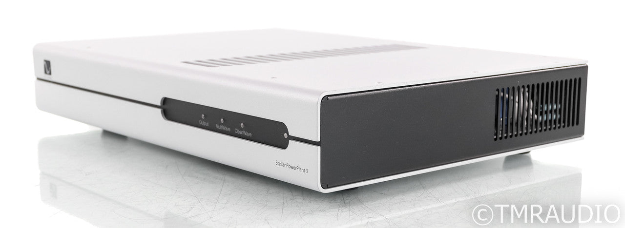 PS Audio Stellar PowerPlant 3 AC Power Line Conditioner; Silver; Remote (Used)