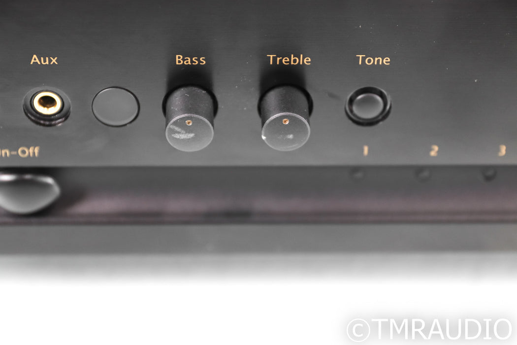 Parasound P5 Stereo Preamplifier; MM Phono; Remote; Black