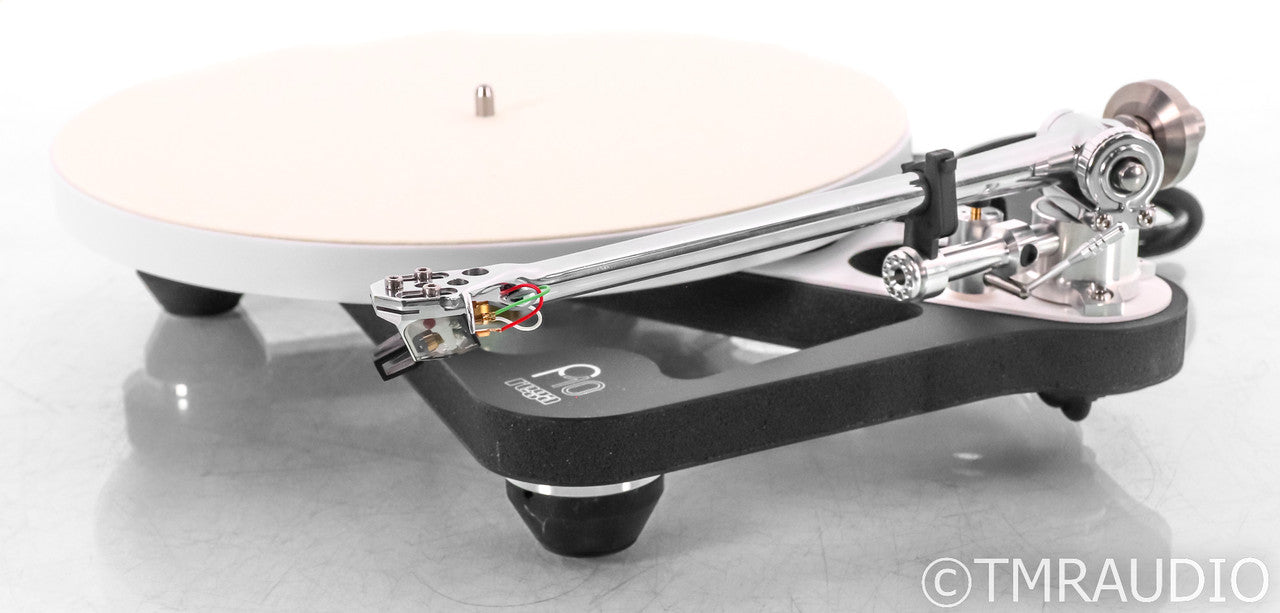 Rega Planar 10 Belt Drive Turntable; P10; Rega Apheta 3 Cartridge (Open Box)