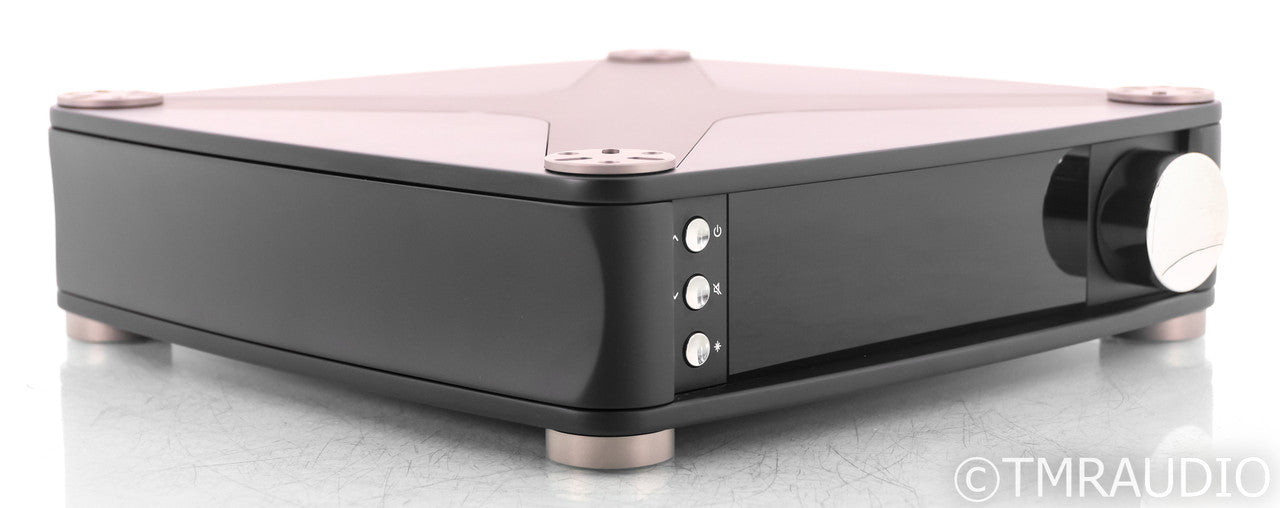 Aavik C-580 Stereo Preamplifier; Apple Remote; Upgraded Feet; C580
