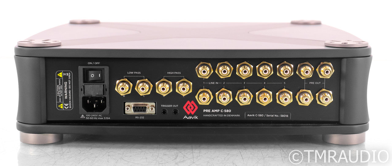 Aavik C-580 Stereo Preamplifier; Apple Remote; Upgraded Feet; C580