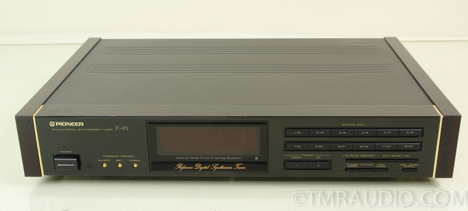 Pioneer F-91 AM / FM Reference Digital Tuner