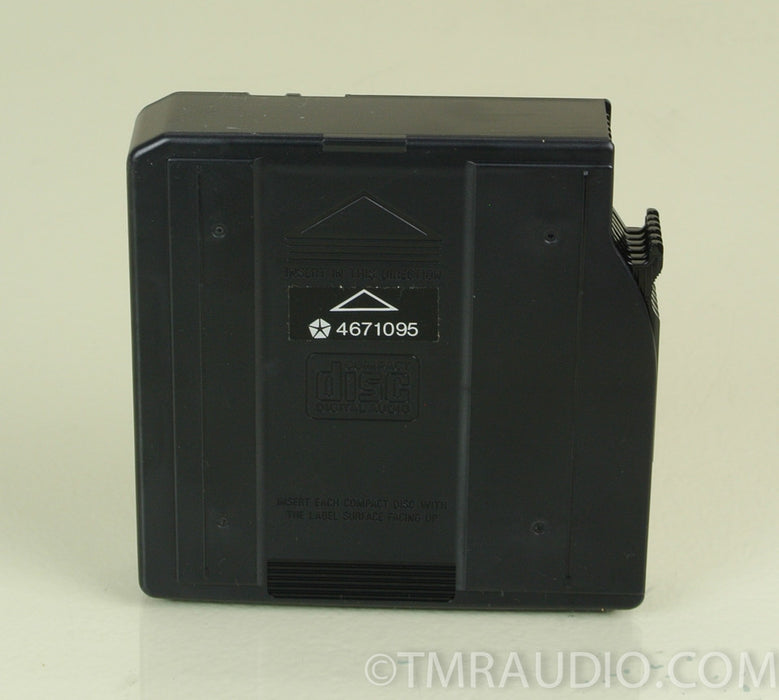 NEW - 82207276 MOPAR FACTORY 10 DISC CD CHANGER KIT