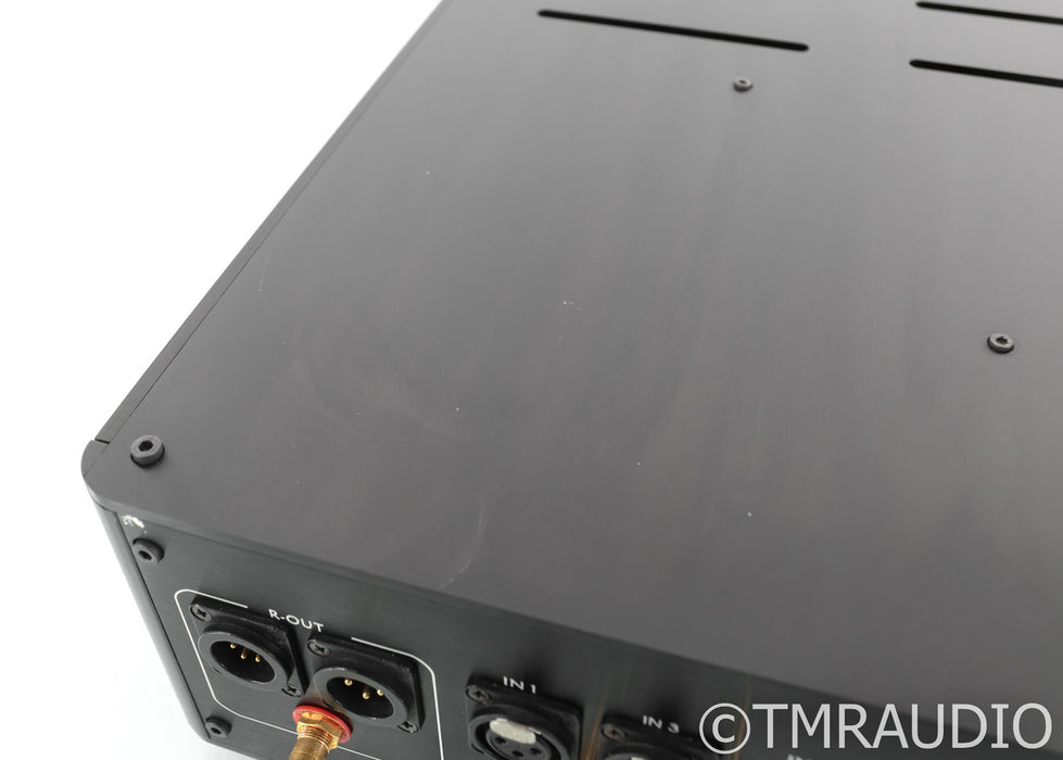 Audio-gd HE9 Headphone Amplifier / Preamplifier; Black; Remote