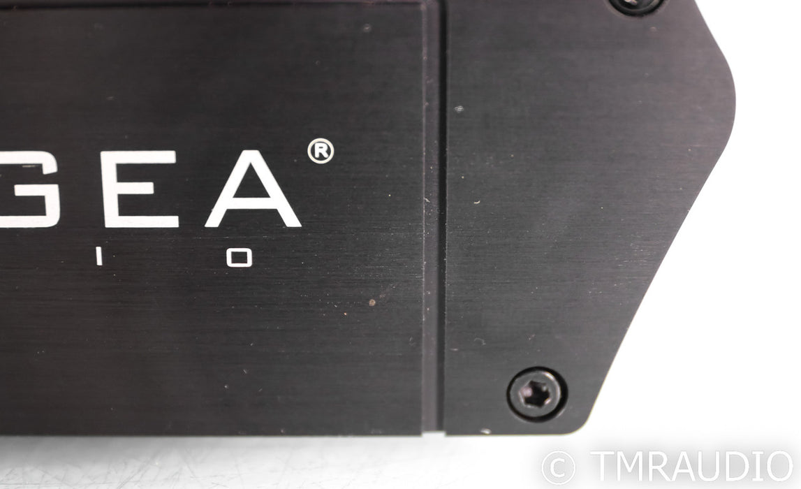 Pangea Quattro Premier XL AC Power Distributor; 20A