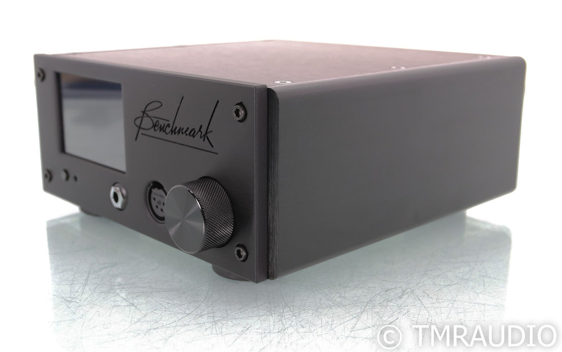 Benchmark LA4 Stereo Preamplifier; Remote; Black