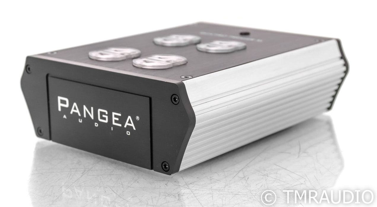 Pangea Quattro Premier XL AC Power Distributor; 20A
