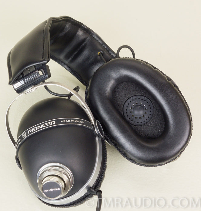 Pioneer SE-505 Vintage Stereo Headphones in Original Case