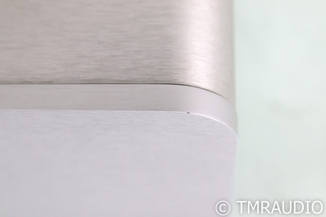 Audience Adept Response aR6 AC Power Line Conditioner; Silver