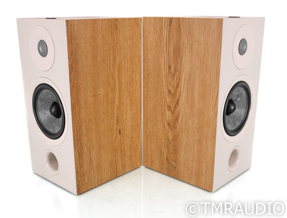 Focal Chora 806 Bookshelf Speakers; Light Wood Pair (Open Box)