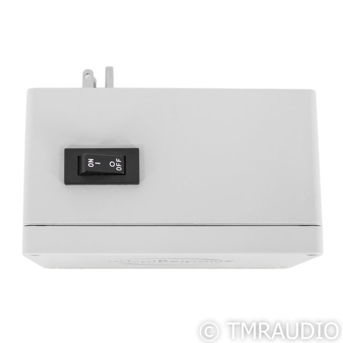 Audience Adept Response aR2p AC Power Line Conditioner; 15amp