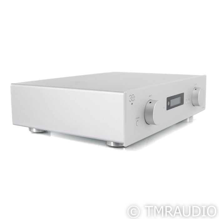 AVM PA 30.3 Stereo Preamplifier; Demo w/ Warranty (Open Box)