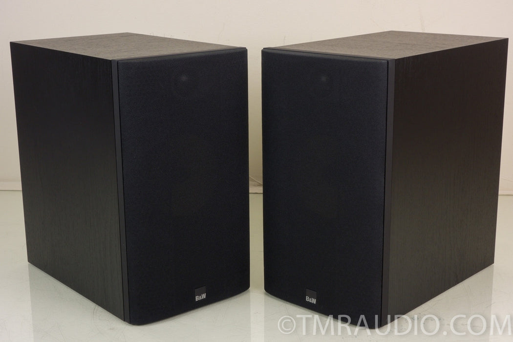 B&W 685 Bookshelf Speakers