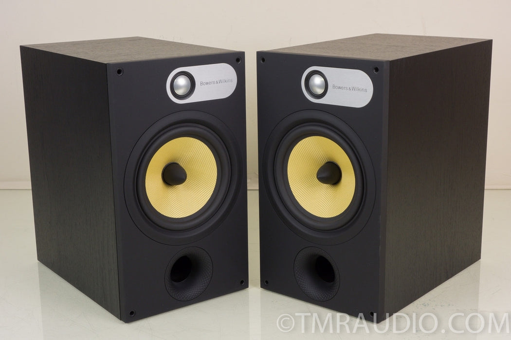 B&W 685 Bookshelf Speakers