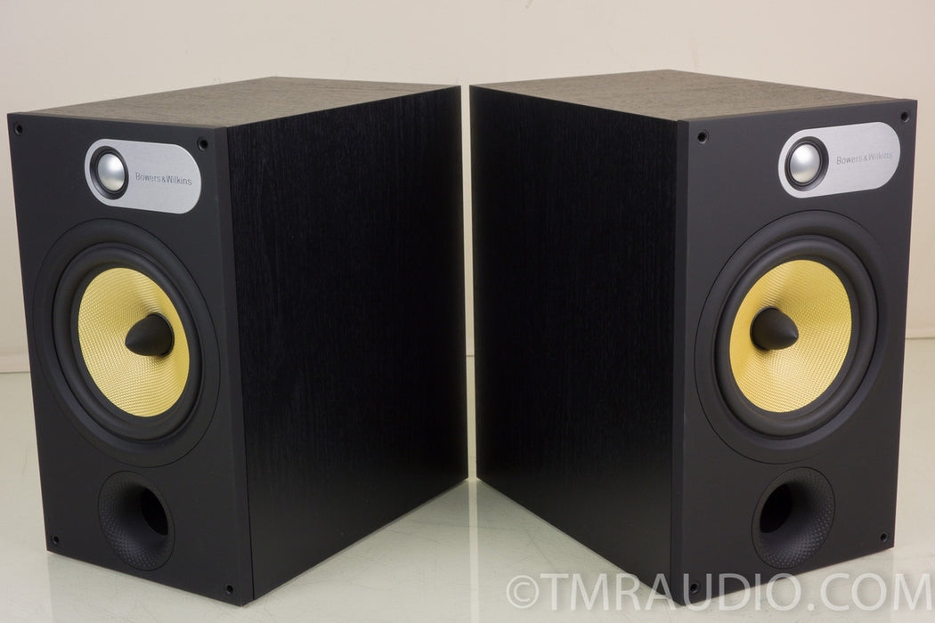 B&W 685 Bookshelf Speakers