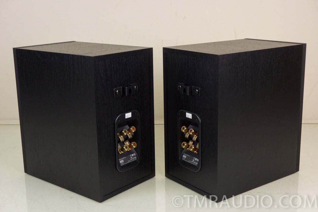 B&W 685 Bookshelf Speakers