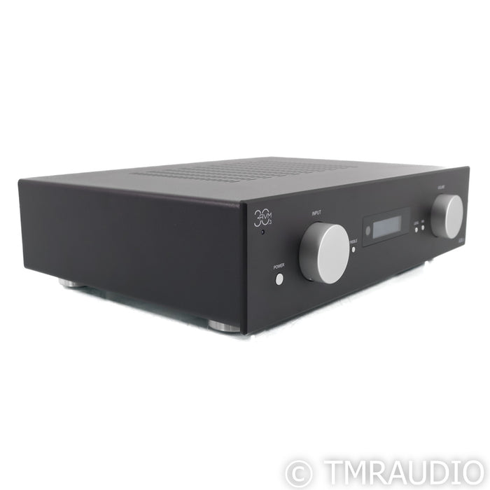 AVM A 30.3 Stereo Integrated Amplifier (Unused w/ Warranty)