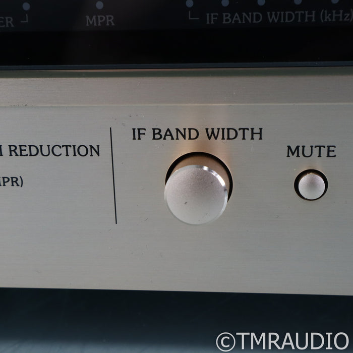 Accuphase T-1100 Stereo FM Tuner