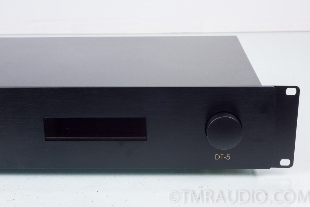 Magnum Dynalab DT-5 AM / FM Tuner in Factory Box